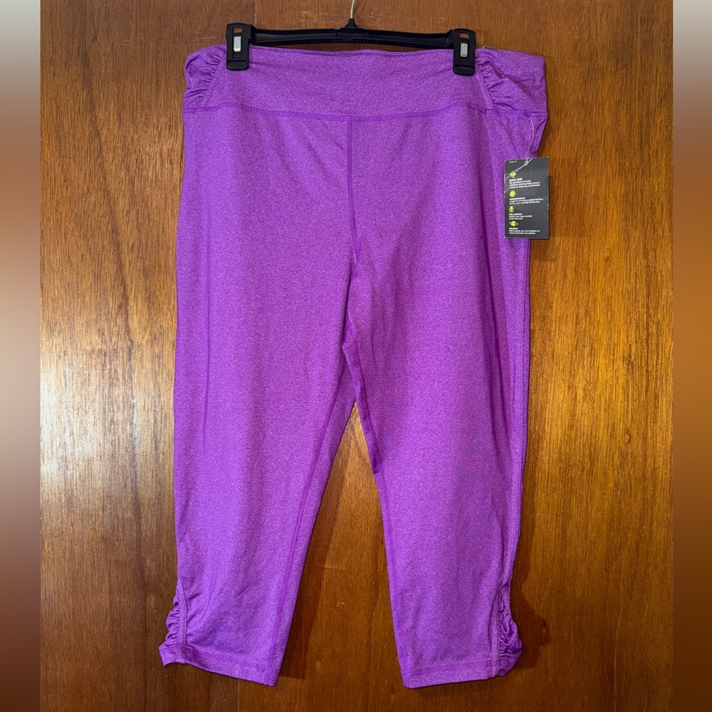 🐠 Xersion Purple Fitted crop leggings size XL